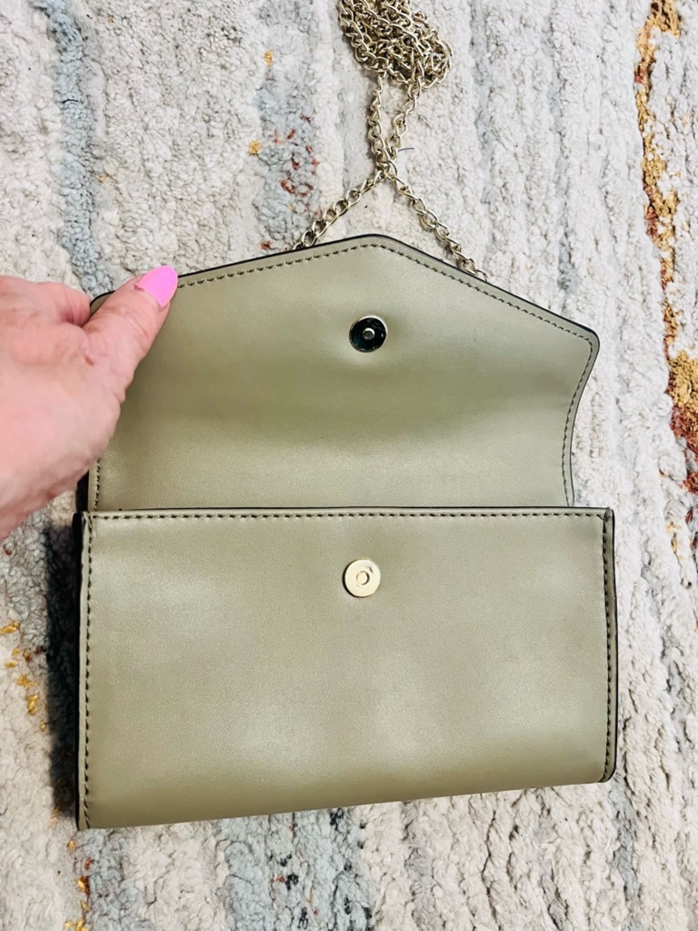 Michael Kors Green Leather Envelope Clutch with Gold Chain.       EUC - Picture 4 of 7